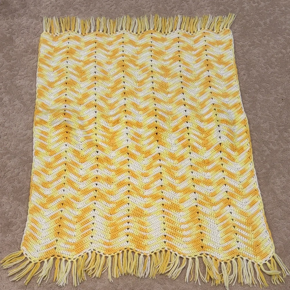 Cozy Shades of Yellow and‎ White Handmade Chevron Knit Blanket